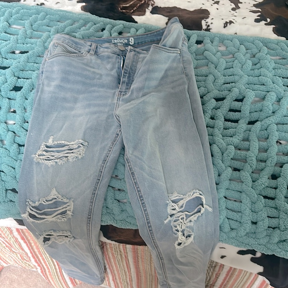 Refuge 9 Ripped Jeans